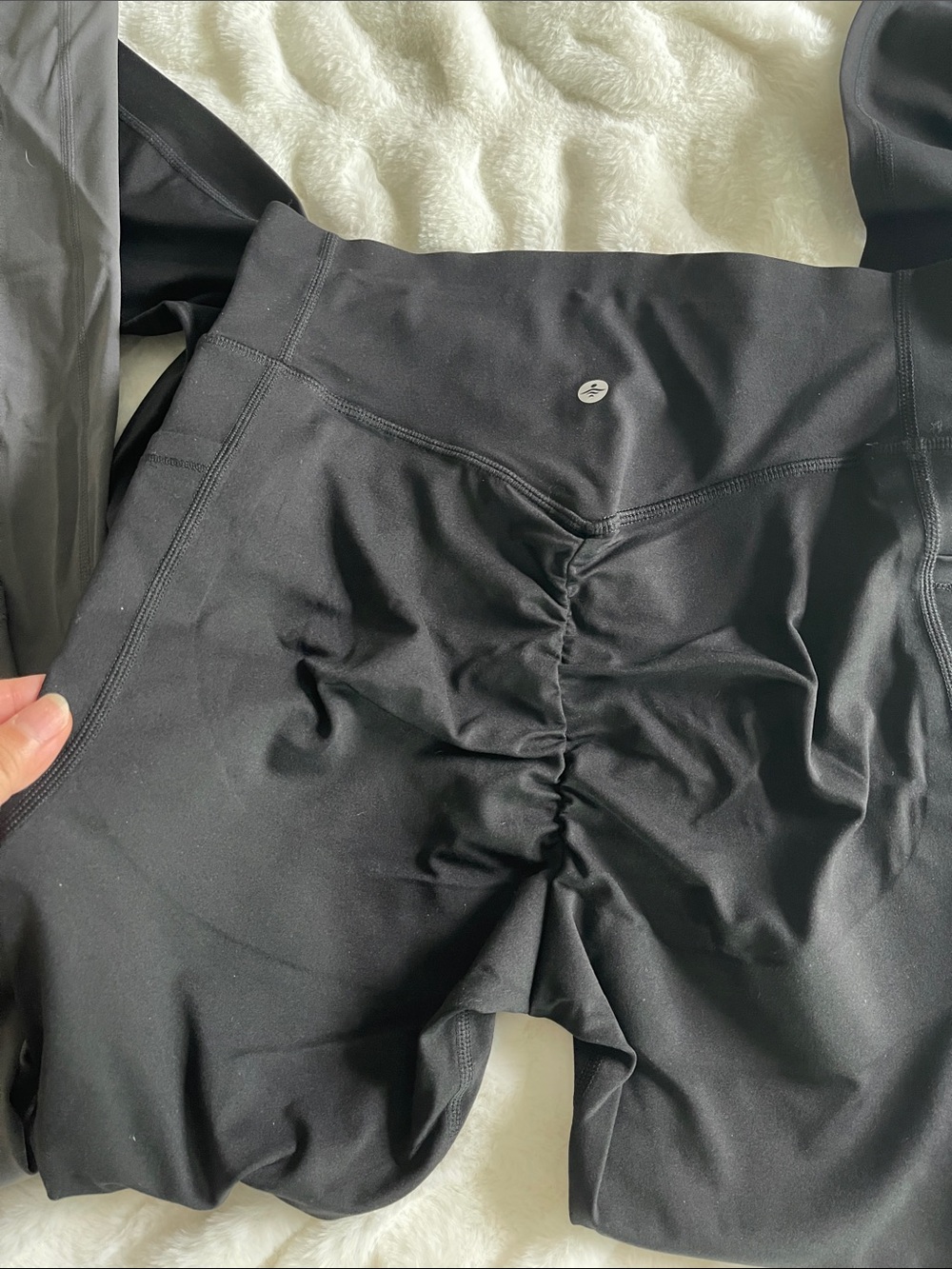 Brand New with tags - HALARA Gray and Black Butt Scrunching Leggings 2 pack - Picture 2 of 7
